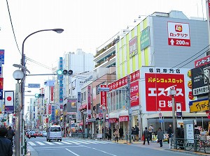 西戸山タワーホームズ　最寄駅　駅前